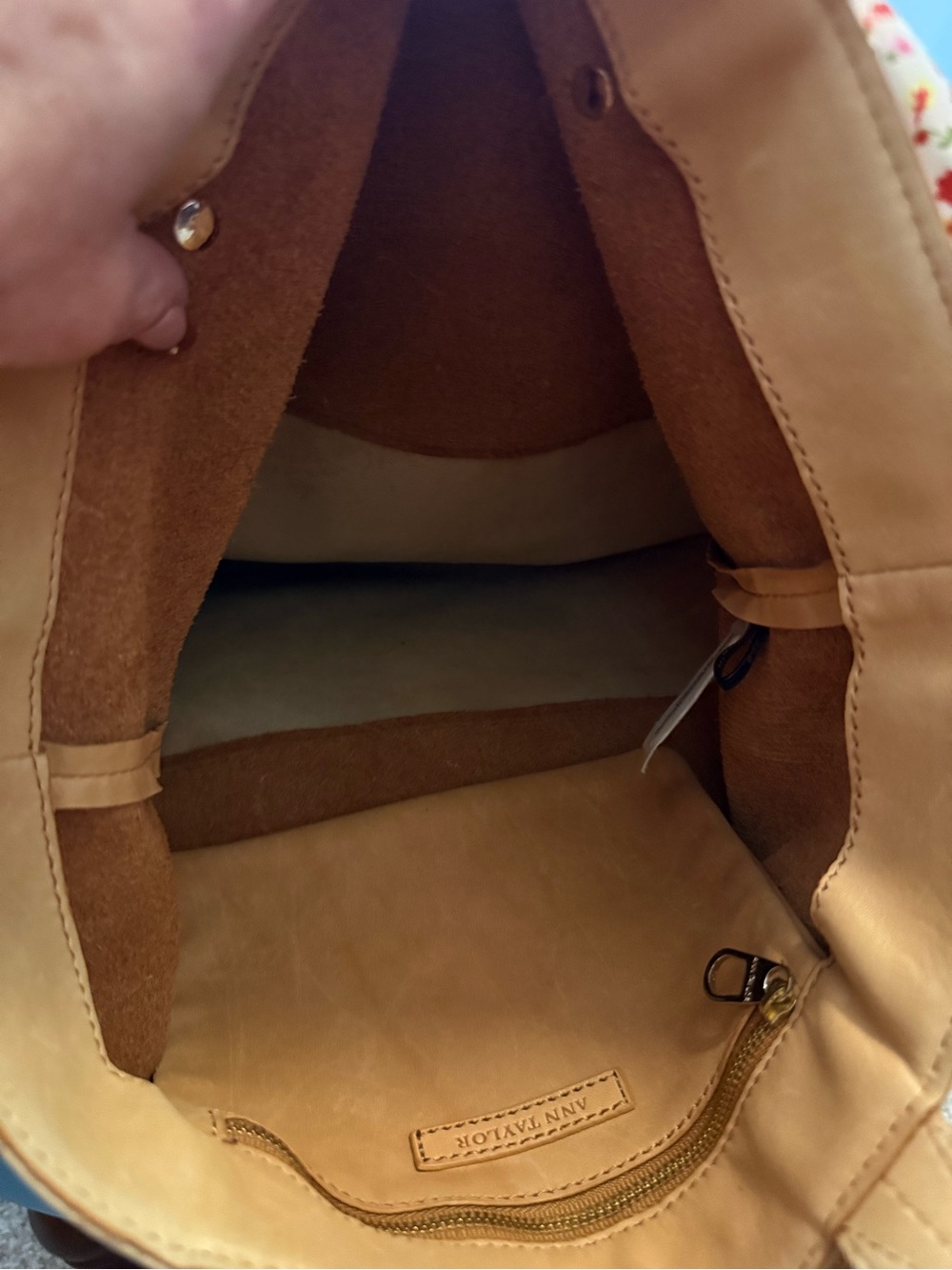 Vintage ANN TAYLOR Tan Leather Tote Bag with Tassel Charm - Picture 7 of 10